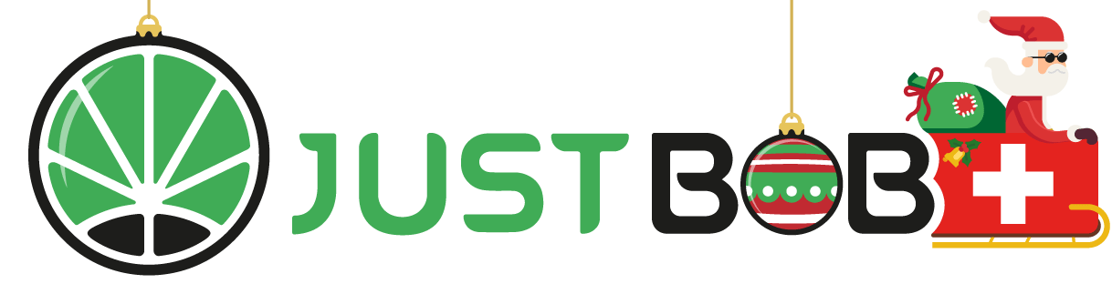 Logo von JustBob mit Weihnachtsdekoration, einschließlich einer in einer Christbaumkugel, einem Weihnachtsmann, der auf einem Schlitten sitzt
